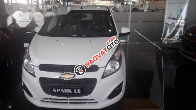 Bán ô tô Chevrolet Spark đời 2017, màu trắng, giá tốt-0