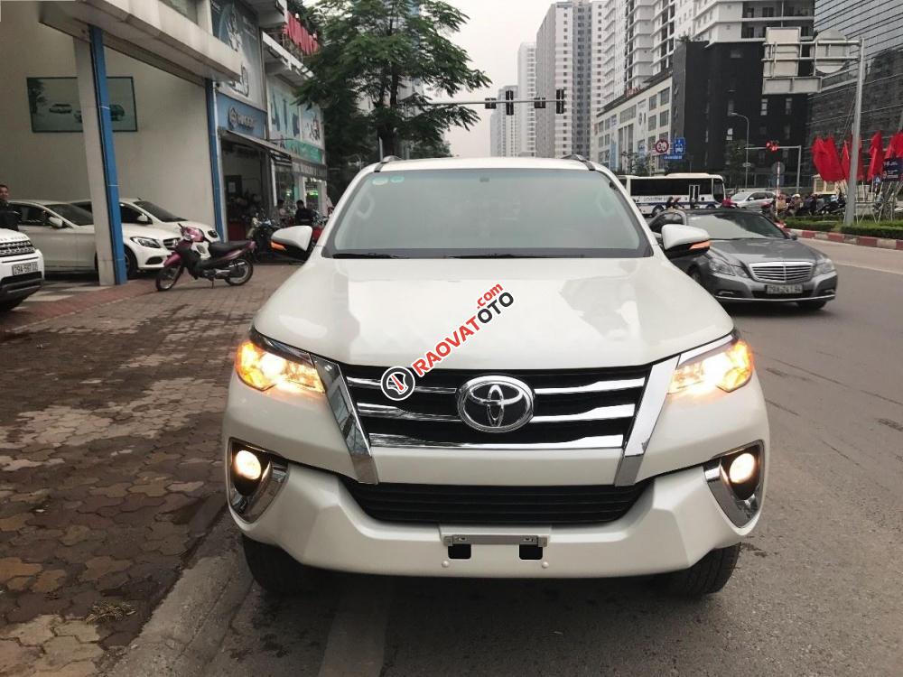 Bán Toyota Fortuner 2.7V sản xuất 2017, màu trắng, xe nhập, số tự động-0