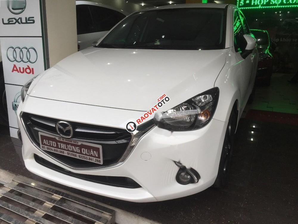 Cần bán gấp Mazda 2 1.5 AT đời 2016, màu trắng số tự động, giá tốt-1