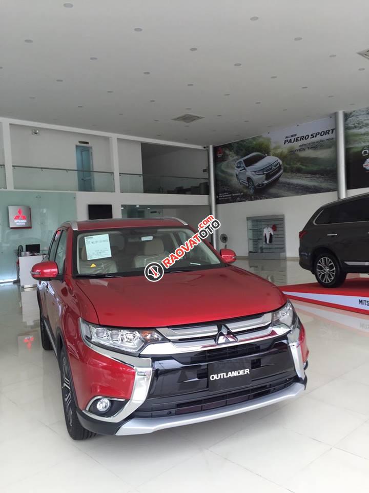 Bán Mitsubishi Outlander đời 2018, giá tốt nhất thị trường, cho vay lãi suất ưu đãi - LH: 0905.91.01.99-0