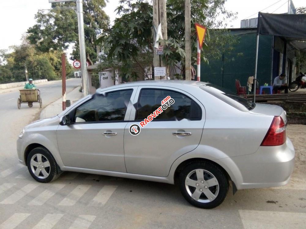 Cần bán lại xe Chevrolet Aveo sản xuất 2012, màu bạc-2