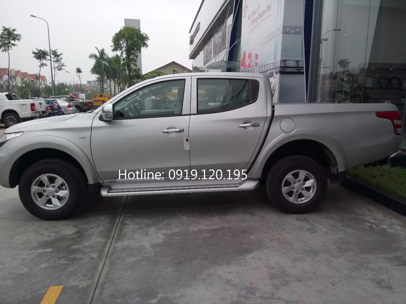 Bán xe Mitsubishi Triton sản xuất 2017, màu bạc, nhập khẩu Thái, số tự động-3