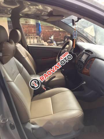 Bán Toyota Innova J năm 2008, màu bạc-5