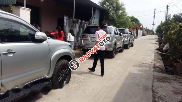 Bán xe Toyota Fortuner 2016, màu bạc như mới-3