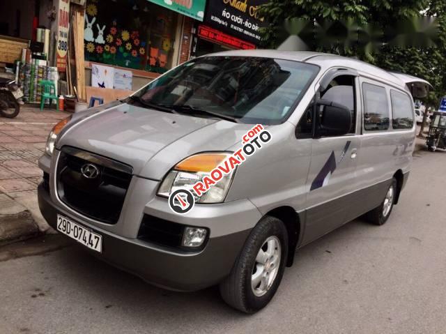 Bán Hyundai Grand Starex đời 2004, màu bạc, 279tr-0