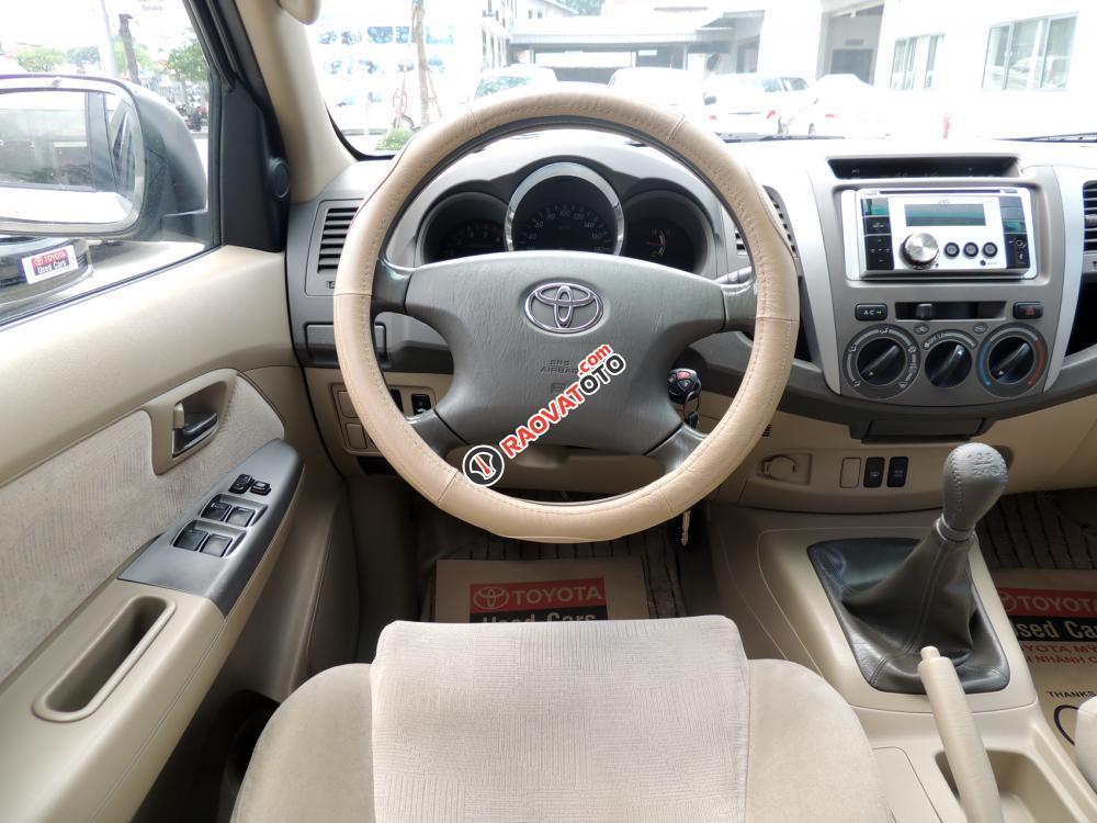 Bán ô tô Toyota Fortuner G đời 2011, màu bạc-3