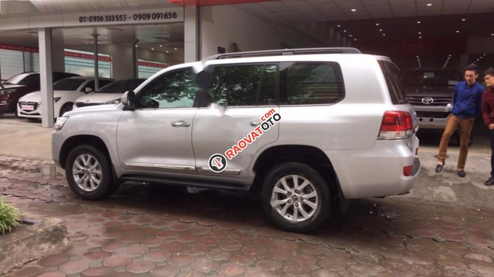 Bán Toyota Land Cruiser VX 4.6 V8 2016, màu bạc, xe nhập-4