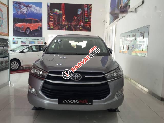 Bán xe Toyota Innova đời 2017, màu xám -4