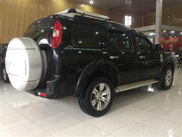 Cần bán Ford Everest sản xuất 2011, màu đen, số sàn, giá tốt-6