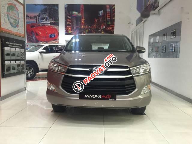 Bán xe Toyota Innova đời 2017, màu xám -2