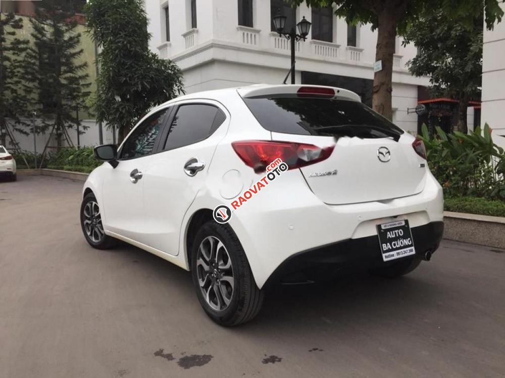 Cần bán lại xe Mazda 2 1.5 AT đời 2016, màu trắng số tự động, giá 535tr-8