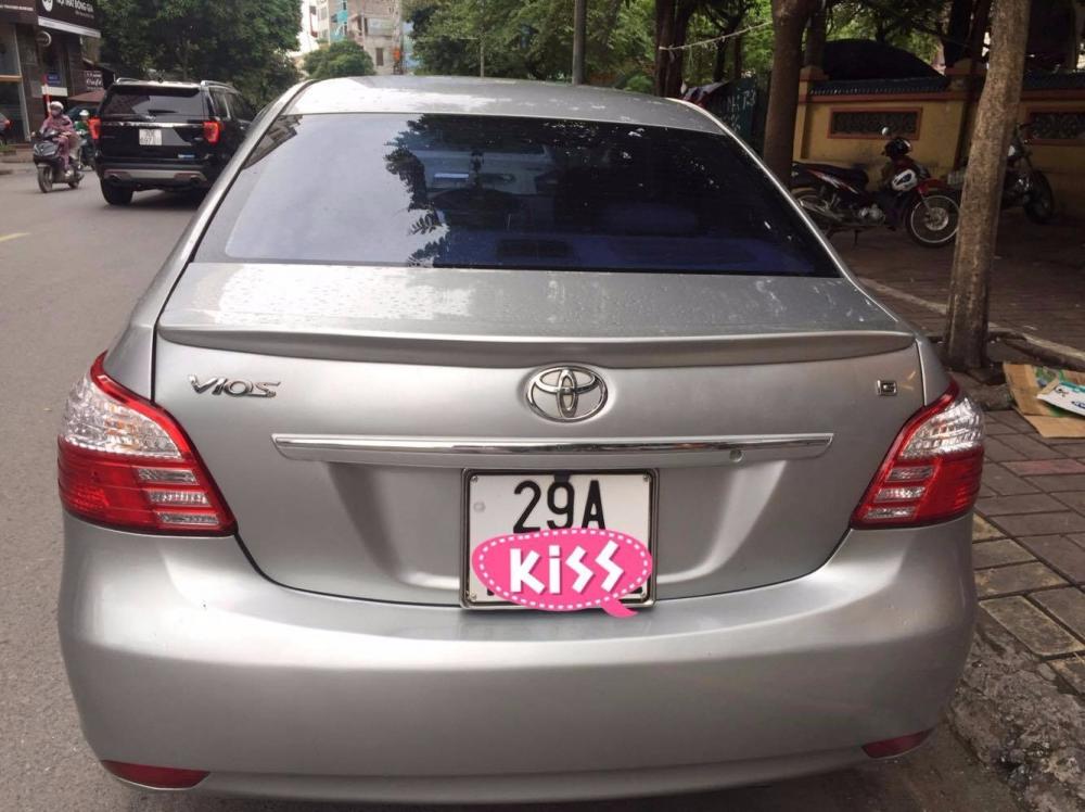 Cần bán lại xe Toyota Vios sản xuất 2011, màu bạc, chính chủ giá cạnh tranh-3