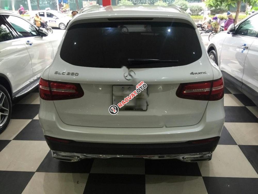 Bán xe Mercedes GLC 250 4Matic đời 2017, màu trắng-3