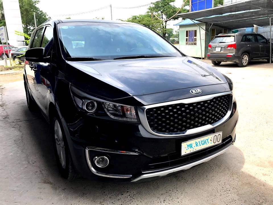 Bán Kia Sedona đời 2016, màu đen, nhập khẩu chính hãng-1