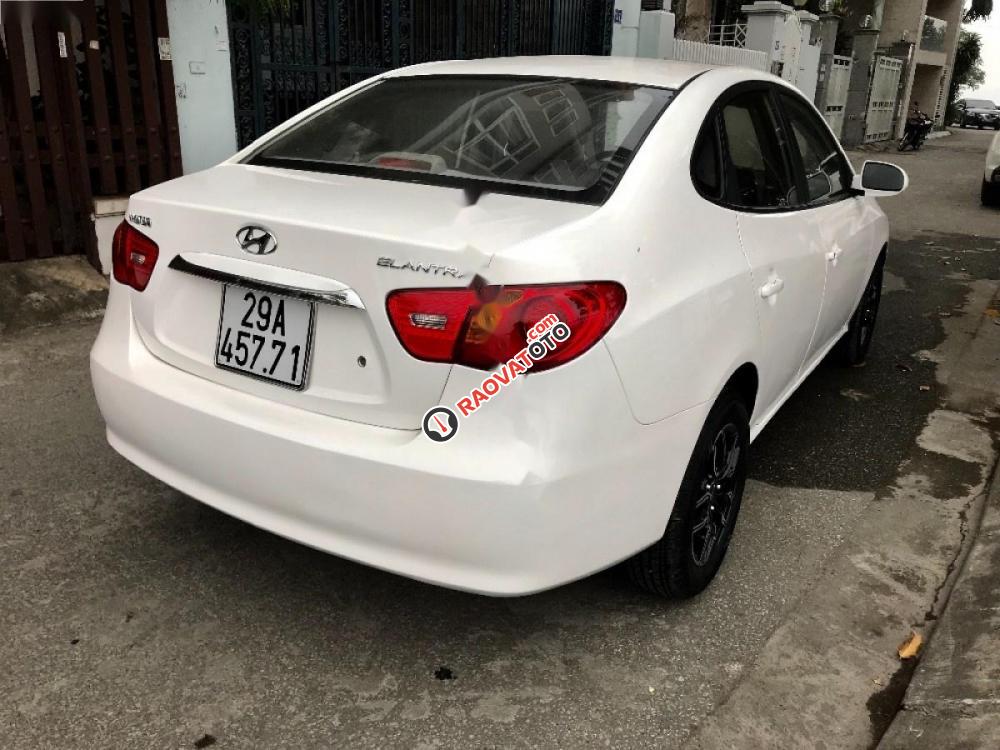 Cần bán gấp Hyundai Elantra 1.6 MT năm 2011, màu trắng, nhập khẩu nguyên chiếc-0