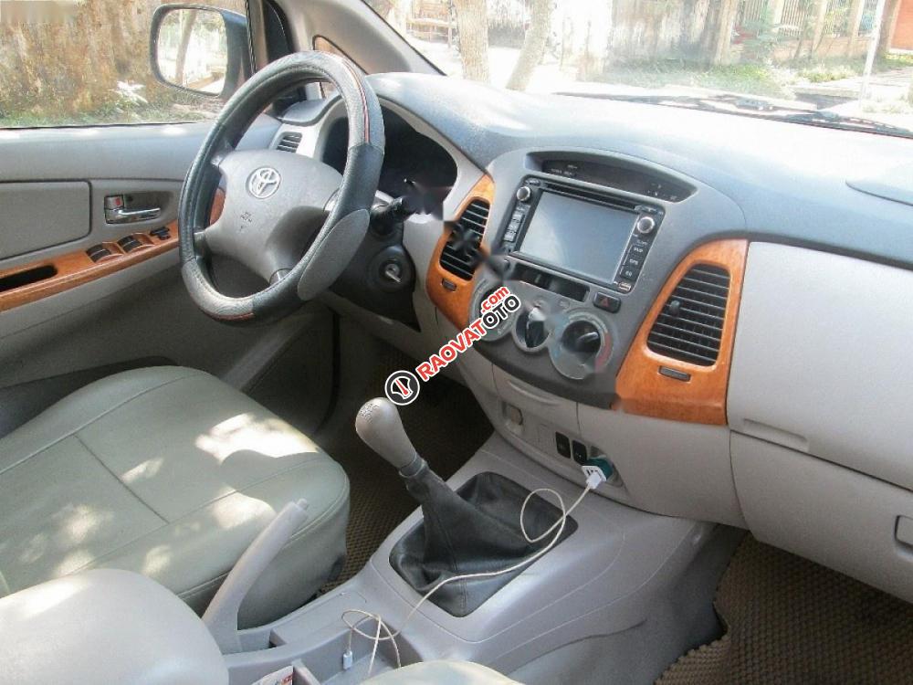 Bán ô tô Toyota Innova 2.0G đời 2010, màu bạc chính chủ-4