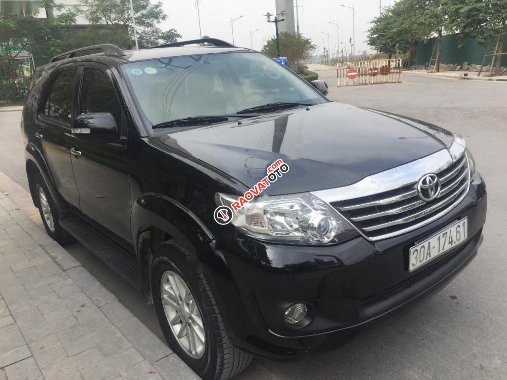 Cần bán lại xe Toyota Fortuner 4x4 đời 2014, màu đen chính chủ giá cạnh tranh-4