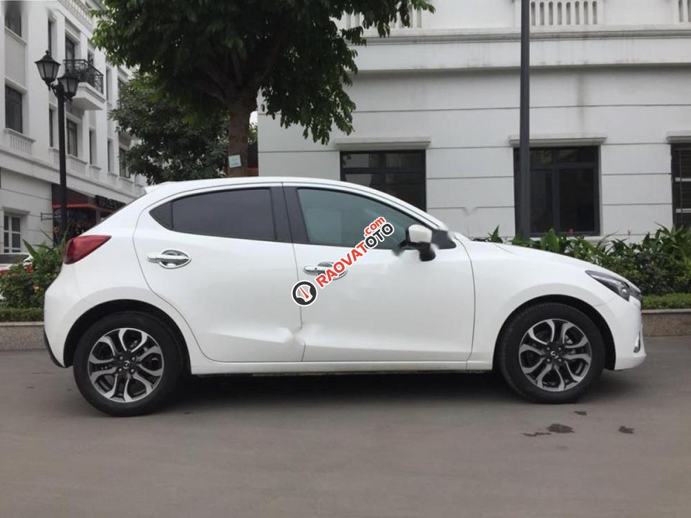 Cần bán lại xe Mazda 2 1.5 AT đời 2016, màu trắng số tự động, giá 535tr-6