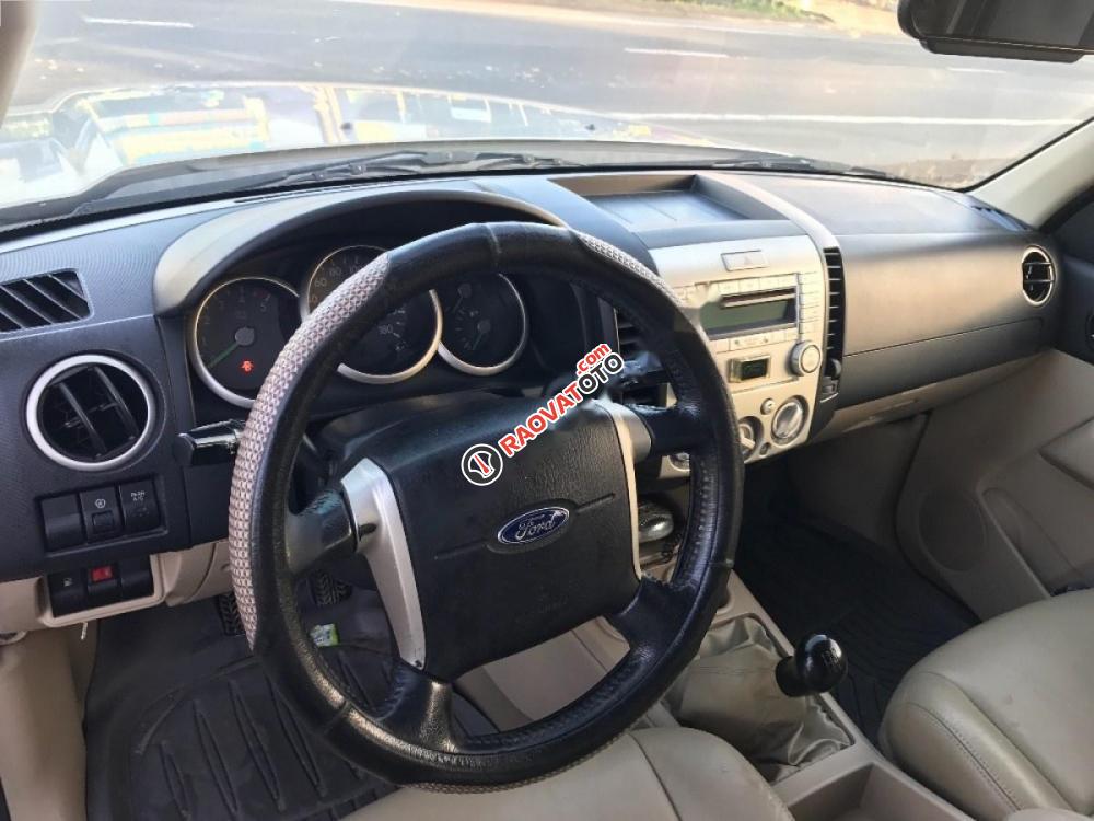 Cần bán gấp Ford Everest sản xuất 2008, xe gia đình, giá cạnh tranh-4