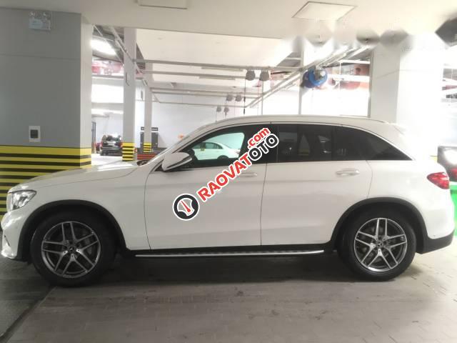 Bán Mercedes GLC300 AMG 2017, màu trắng-1