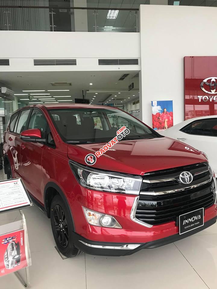 Cần bán xe Toyota Innova 2.0G AT đời 2017, màu đỏ-0