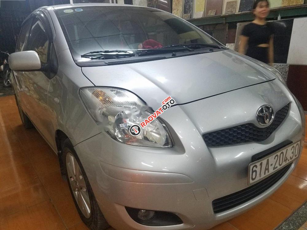 Cần bán lại xe Toyota Yaris đời 2010, màu bạc, nhập khẩu số tự động-1