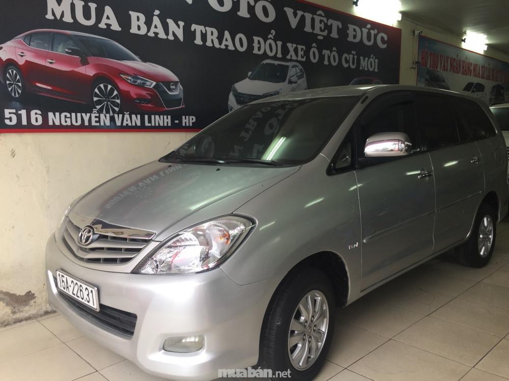 Cần bán gấp Toyota Innova sản xuất 2010, màu bạc, nhập khẩu-0