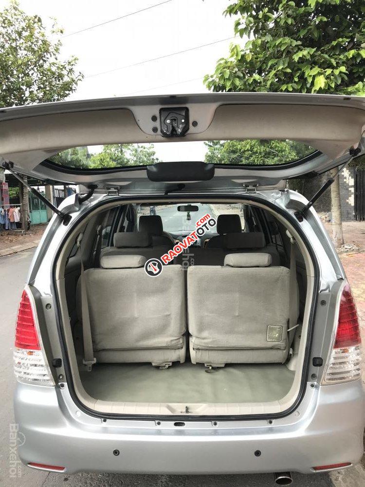 Cần bán Toyota Innova G đời 2010, màu bạc giá cạnh tranh-11