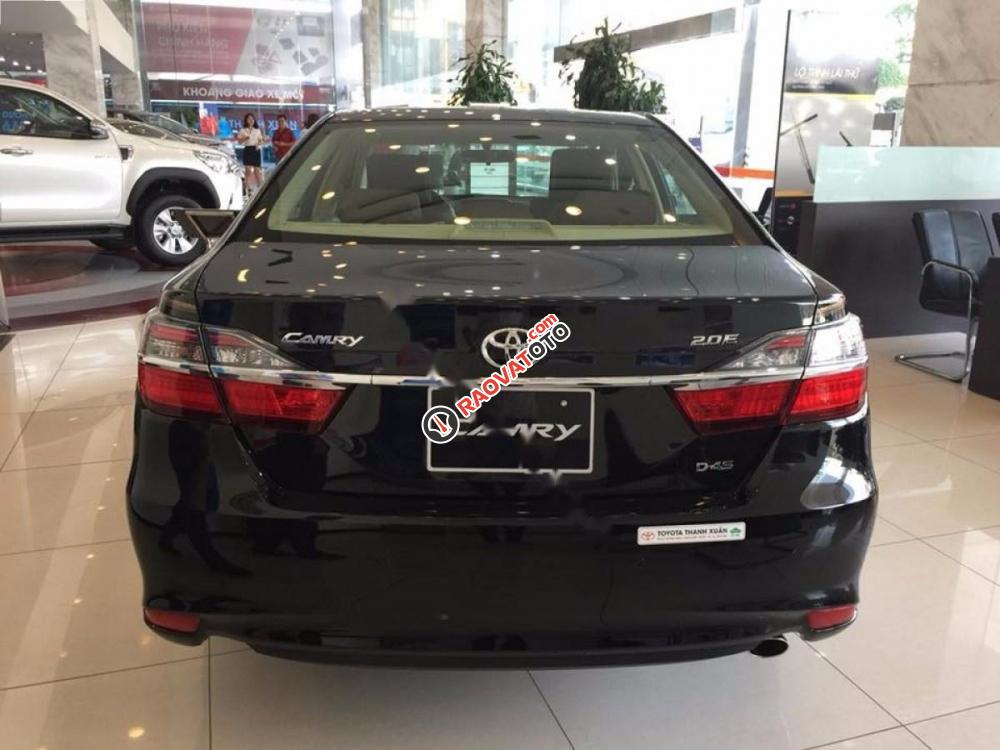 Bán Toyota Camry 2.0E đời 2017, màu đen, 945tr-3