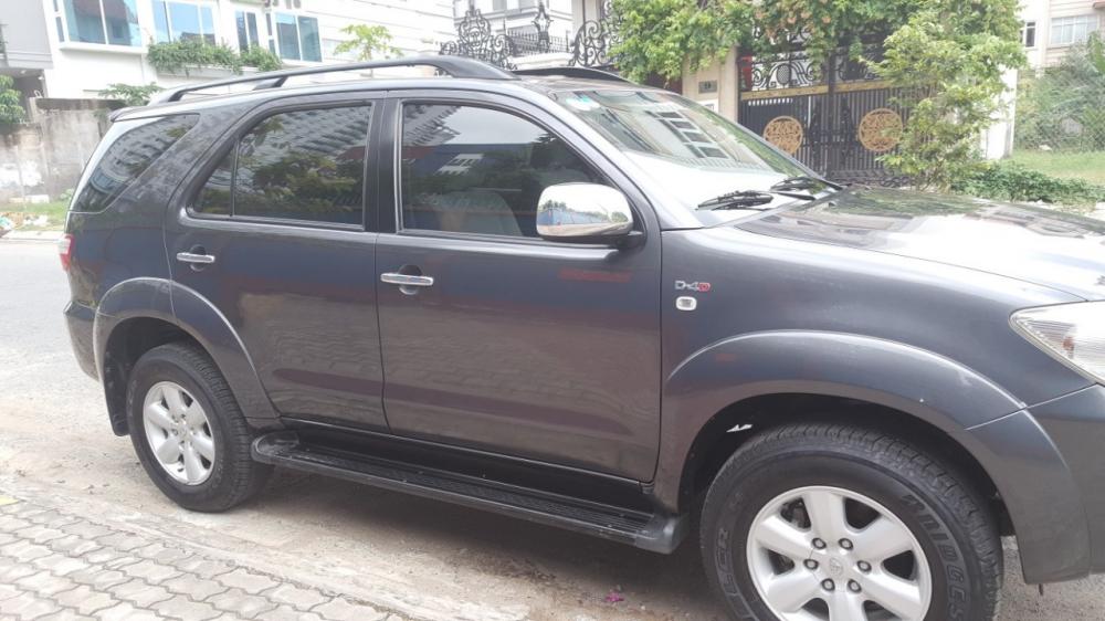 Bán Toyota Fortuner đời 2010, màu xám, xe nhập, số sàn-4