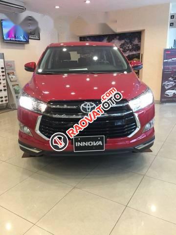 Bán xe Toyota Innova Venturer  2017, màu đỏ-0