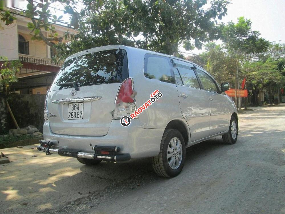 Bán ô tô Toyota Innova 2.0G đời 2010, màu bạc chính chủ-2