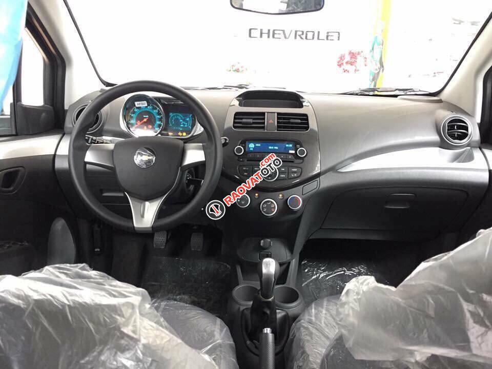 Bán Chevrolet Spark 1.2LS MT đời 2017, màu trắng, nhập khẩu nguyên chiếc, 269tr-4