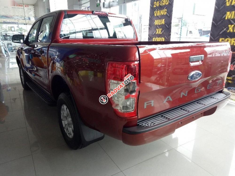 Cần bán xe Ford Ranger XLS 2.2L 4x2 MT 2017, màu đỏ, nhập khẩu nguyên chiếc, giá tốt-1