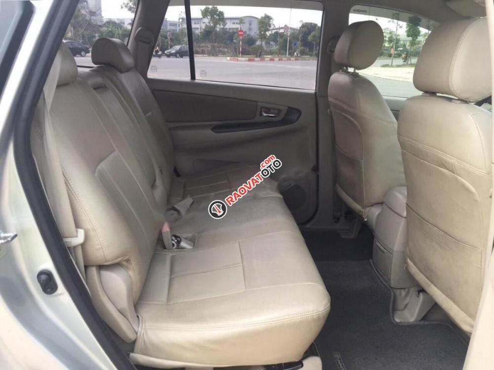 Cần bán lại xe Toyota Innova 2.0E 2015, màu bạc, giá tốt-1