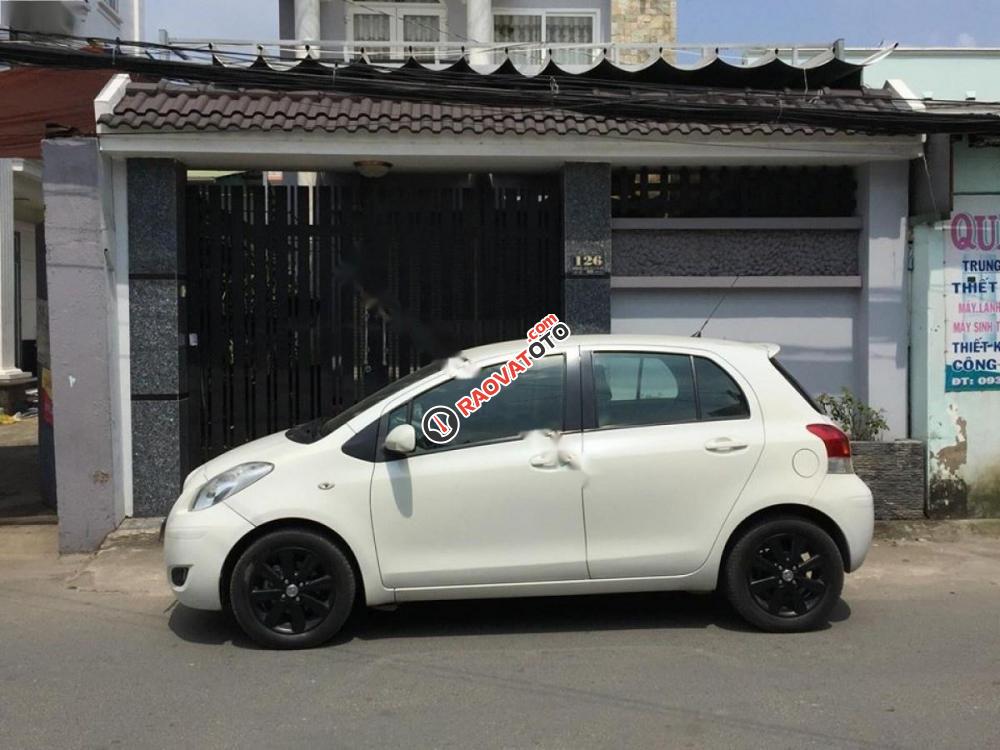 Cần bán gấp Toyota Yaris 1.3 AT đời 2010, màu trắng, nhập khẩu nguyên chiếc chính chủ-2