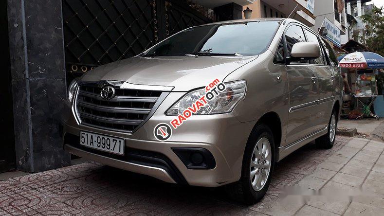 Bán ô tô Toyota Innova E năm 2014 số sàn, 620tr-0