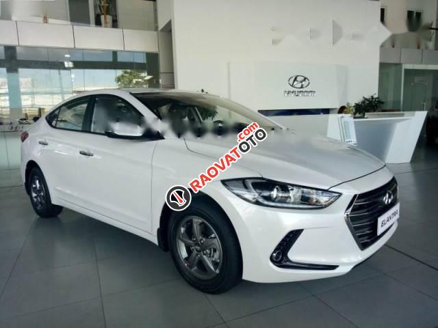 Bán Hyundai Elantra đời 2017, màu trắng -3