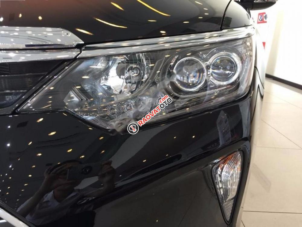 Bán Toyota Camry 2.0E đời 2017, màu đen, 945tr-1