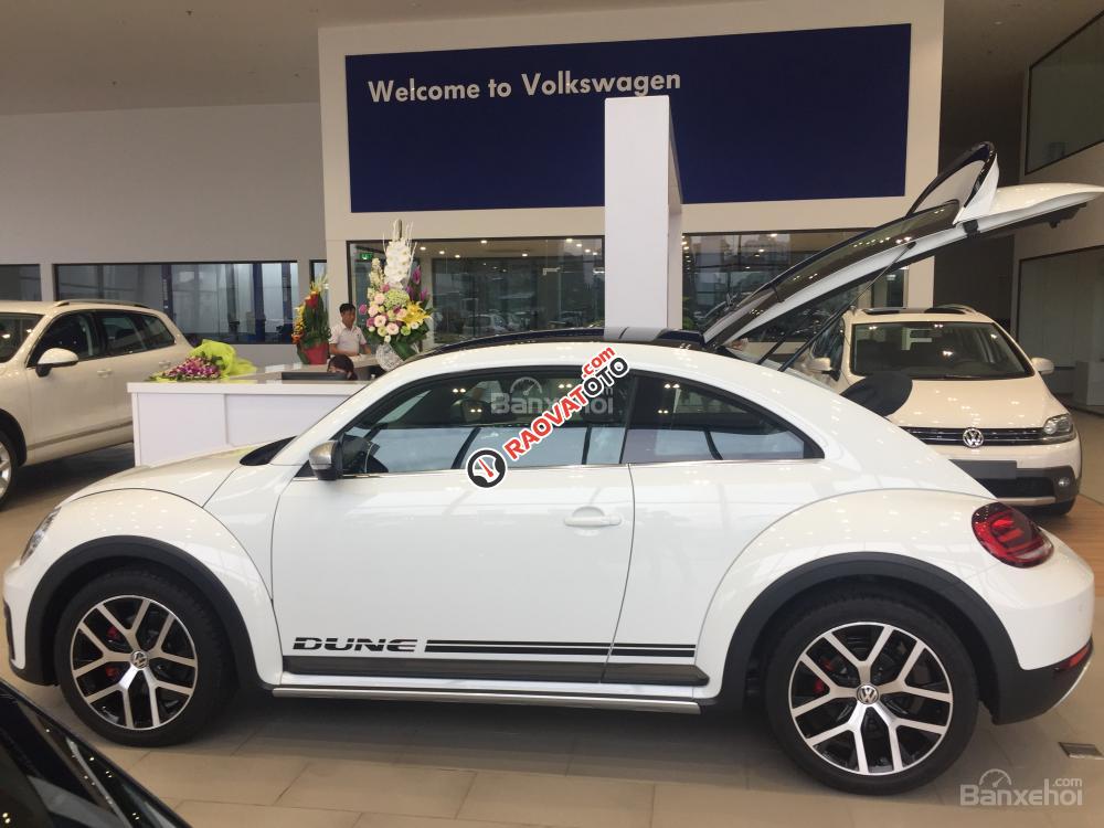 Bán xe Volkswagen Beetle Dune 2017, đối thủ Mini Cooper, màu trắng, giao ngay tháng 12. Lh: 097.8877.754-9