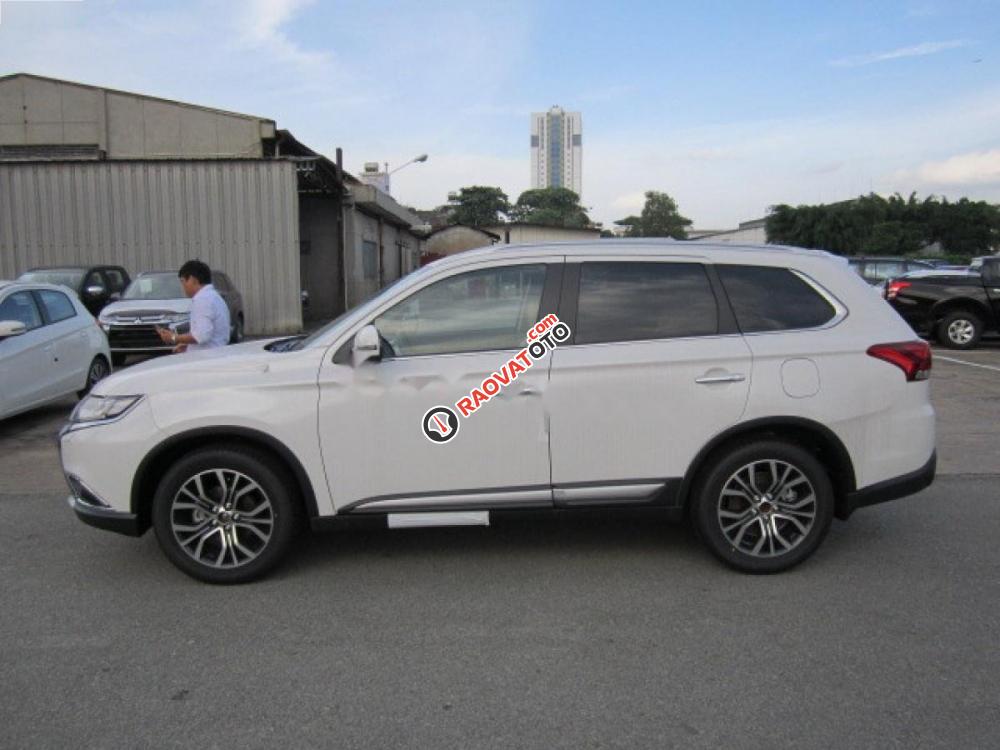 Bán xe Mitsubishi Outlander đời 2017, màu trắng, nhập khẩu Nhật Bản-0