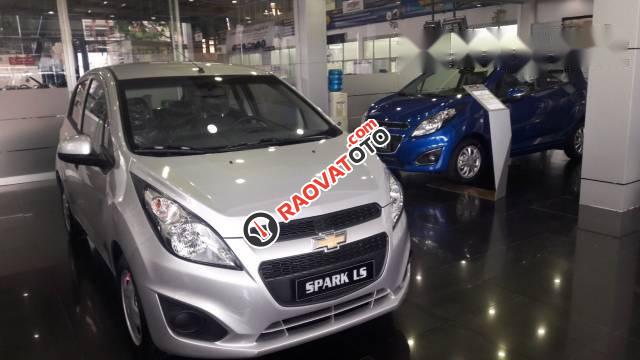 Bán ô tô Chevrolet Spark đời 2017, màu trắng, giá tốt-2