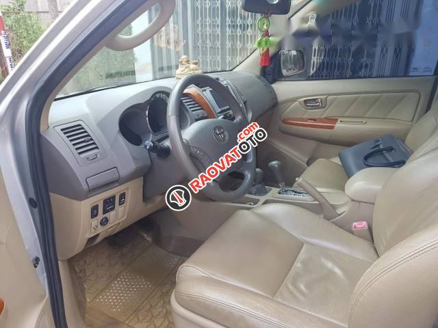 Bán ô tô Toyota Fortuner đời 2010, màu bạc số tự động, giá 580tr-3