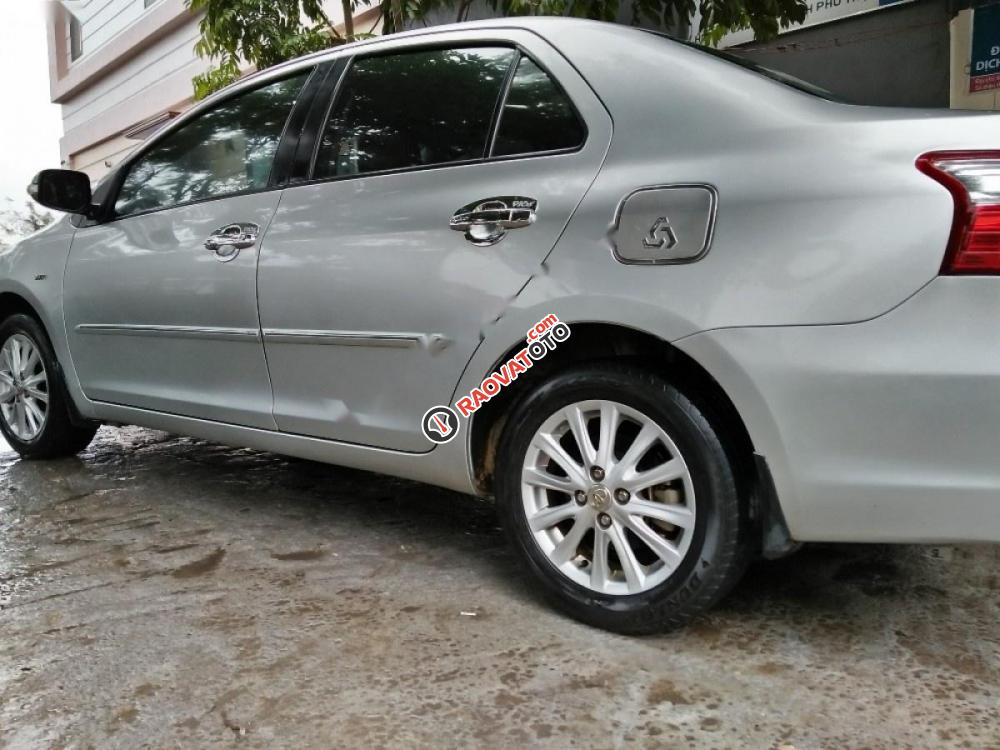 Cần bán Toyota Vios e đời 2010, màu bạc xe gia đình, giá 348tr-0