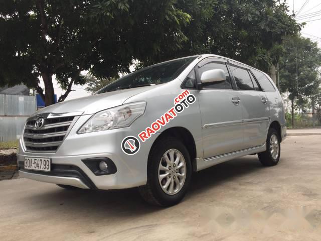 Bán Toyota Innova đời 2015, màu bạc-1