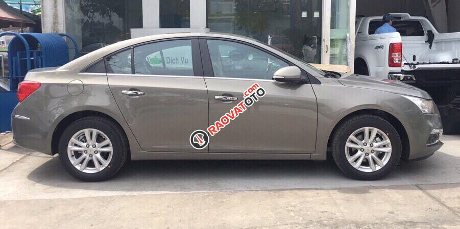 Chevrolet Cruze LT 1.6L màu nâu 5 chỗ, mua xe trả góp, giao xe tận nơi - LH: 0945.307.489-1