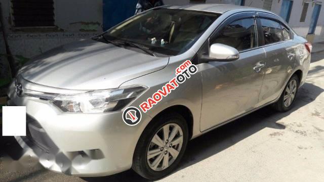 Bán Toyota Vios E 1.5MT sản xuất 2015, màu bạc còn mới, giá tốt-0