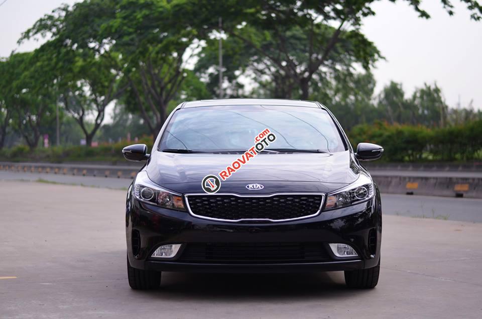 Cần bán Kia Cerato 1.6 AT đời 2018, màu đen, giá chỉ 589 triệu - LH: Trường Quang - 0901.078.222 KIA Gò Vấp-0