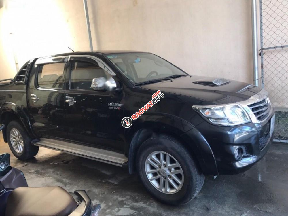 Bán Toyota Hilux năm 2014, màu đen, nhập khẩu, giá 555tr-3