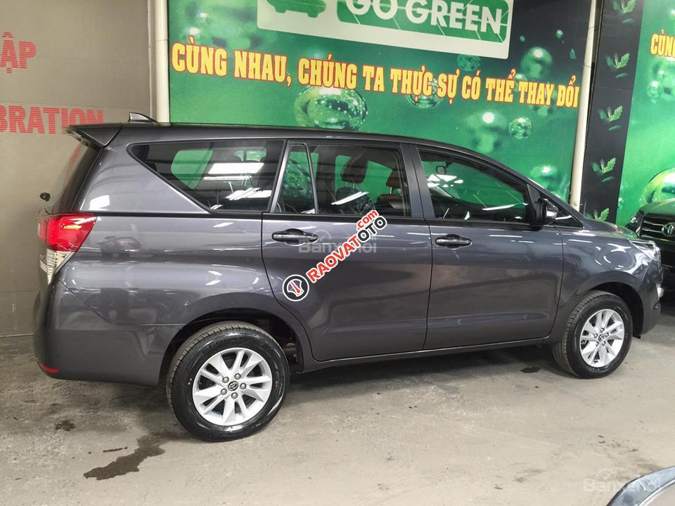 Toyota Tân Cảng- Innova 2.0E số sàn 2018, xe giao trong tháng giảm đến 30tr tiền mặt- 0.49%- Hotline 0933000600-0